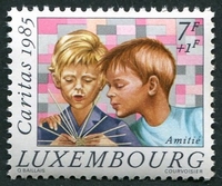 N°1089-1985-LUXEMBOURG-AMITIES DE 2 GARCONS-7F+1F
