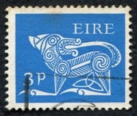 N°0214-1968-IRLANDE-BROCHE ANCIENNE-CHIEN STYLISE-3P-BLEU