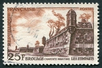 N°1042-1955-FRANCE-REMPARTS DE BROUAGE-25F