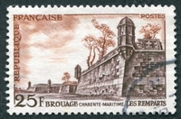 N°1042-1955-FRANCE-REMPARTS DE BROUAGE-25F