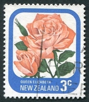 N°0647-1975-NOUVELLE ZELANDE-FLEUR-ROSE QUUEN ELISABETH-3C