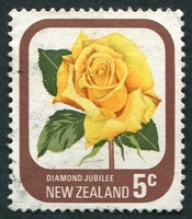 N°0649-1975-NOUVELLE ZELANDE-FLEUR-ROSE DIAMOND JUBILEE-5C